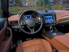 Maserati Levante. Выпускается с 2016 года. Три базовые комплектации. Цены от 6 500 000 до 8 135 000 руб.Двигатель 3.0, дизельный и бензиновый. Привод полный. КПП: автоматическая.