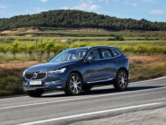 Volvo XC60. Выпускается с 2017 года. Тринадцать базовых комплектаций. Цены от 3 449 000 до 5 679 000 руб.Двигатель 2.0, бензиновый, дизельный и гибридный. Привод полный. КПП: автоматическая.