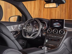 Mercedes-Benz GLC 63 AMG Coupe. Выпускается с 2016 года. Две базовые комплектации. Цены от 6 800 000 до 7 970 000 руб.Двигатель 4.0, бензиновый. Привод полный. КПП: автоматическая.