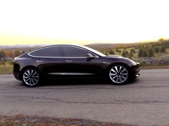 Tesla Model 3. Выпускается с 2017 года. Три базовые комплектации. Цены от 4 530 000 до 6 000 000 руб.Привод задний и полный. КПП: автоматическая.