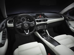 Mazda 6 (2012). Выпускается с 2012 года. Восемь базовых комплектаций. Цены от 1 377 000 до 1 942 000 руб.Двигатель от 2.0 до 2.5, бензиновый. Привод передний. КПП: автоматическая.