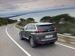 Peugeot 5008 (2017). Выпускается с 2017 года. Восемь базовых комплектаций. Цены от 2 329 000 до 2 729 000 руб.Двигатель от 1.6 до 2.0, бензиновый и дизельный. Привод передний. КПП: автоматическая.