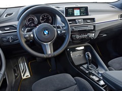 BMW X2. Выпускается с 2017 года. Три базовые комплектации. Цены от 3 520 000 до 3 950 000 руб.Двигатель от 1.5 до 2.0, бензиновый и дизельный. Привод передний и полный. КПП: роботизированная и автоматическая.