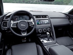 Jaguar E-Pace. Выпускается с 2017 года. Двадцать девять базовых комплектаций. Цены от 2 901 000 до 4 277 000 руб.Двигатель 2.0, бензиновый и дизельный. Привод полный. КПП: автоматическая.