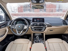 BMW X3 (2017). Выпускается с 2017 года. Шесть базовых комплектаций. Цены от 4 170 000 до 6 080 000 руб.Двигатель от 2.0 до 3.0, бензиновый и дизельный. Привод полный. КПП: автоматическая.