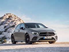 Mercedes-Benz A. Выпускается с 2018 года. Одна базовая комплектация. Цена 3 510 000 руб.Двигатель 1.3, бензиновый. Привод передний. КПП: роботизированная.