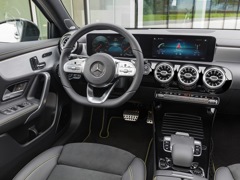 Mercedes-Benz A. Выпускается с 2018 года. Одна базовая комплектация. Цена 3 510 000 руб.Двигатель 1.3, бензиновый. Привод передний. КПП: роботизированная.