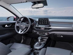 Kia Cerato (2018). Выпускается с 2018 года. Десять базовых комплектаций. Цены от 1 404 900 до 1 764 900 руб.Двигатель от 1.6 до 2.0, бензиновый. Привод передний. КПП: механическая и автоматическая.