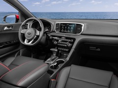 Kia Sportage (2018). Выпускается с 2018 года. Восемь базовых комплектаций. Цены от 2 749 900 до 3 249 900 руб.Двигатель от 2.0 до 2.4, бензиновый. Привод передний и полный. КПП: автоматическая.