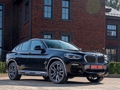 BMW X4. Выпускается с 2018 года. Шесть базовых комплектаций. Цены от 4 750 000 до 6 840 000 руб.Двигатель от 2.0 до 3.0, бензиновый и дизельный. Привод полный. КПП: автоматическая.