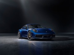 Porsche 911 Carrera Coupe. Выпускается с 2018 года. Семь базовых комплектаций. Цены от 8 790 000 до 12 060 000 руб.Двигатель 3.0, бензиновый. Привод задний и полный. КПП: роботизированная и механическая.