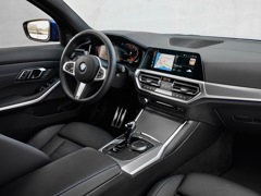 BMW 3 Series Sedan. Выпускается с 2018 года. Восемь базовых комплектаций. Цены от 3 230 000 до 5 010 000 руб.Двигатель от 2.0 до 3.0, дизельный и бензиновый. Привод задний и полный. КПП: автоматическая.
