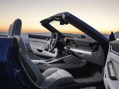 Porsche 911 Carrera Cabriolet. Выпускается с 2018 года. Шесть базовых комплектаций. Цены от 9 760 000 до 13 030 000 руб.Двигатель 3.0, бензиновый. Привод задний и полный. КПП: роботизированная.