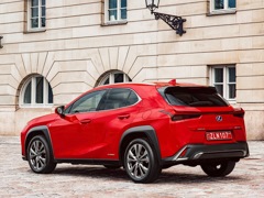 Lexus UX. Выпускается с 2018 года. Семь базовых комплектаций. Цены от 2 620 000 до 4 134 000 руб.Двигатель 2.0, бензиновый и гибридный. Привод передний и полный. КПП: вариатор.