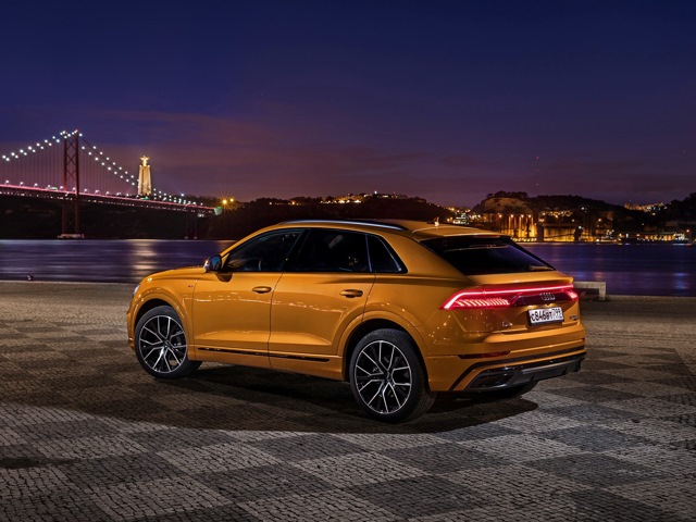 Audi Q8   -      