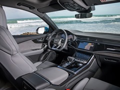 Audi Q8. Выпускается с 2018 года. Восемь базовых комплектаций. Цены от 6 520 000 до 7 560 000 руб.Двигатель 3.0, дизельный и бензиновый. Привод полный. КПП: автоматическая.
