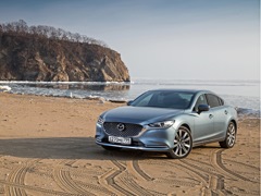 Mazda 6. Выпускается с 2017 года. Семь базовых комплектаций. Цены от 1 858 000 до 2 783 000 руб.Двигатель от 2.0 до 2.5, бензиновый. Привод передний. КПП: автоматическая.