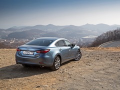 Mazda 6. Выпускается с 2017 года. Семь базовых комплектаций. Цены от 1 858 000 до 2 783 000 руб.Двигатель от 2.0 до 2.5, бензиновый. Привод передний. КПП: автоматическая.