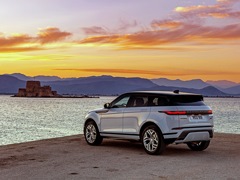 Land Rover Range Rover Evoque. Выпускается с 2018 года. Двадцать пять базовых комплектаций. Цены от 3 140 000 до 4 893 000 руб.Двигатель 2.0, дизельный и бензиновый. Привод полный. КПП: автоматическая.