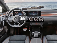 Mercedes-Benz CLA. Выпускается с 2019 года. Одна базовая комплектация. Цена 3 144 000 руб.Двигатель 1.3, бензиновый. Привод передний. КПП: роботизированная.
