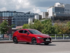 Mazda 3 Hatchback. Выпускается с 2019 года. Пять базовых комплектаций. Цены от 1 523 000 до 1 786 000 руб.Двигатель от 1.5 до 2.0, бензиновый. Привод передний. КПП: механическая и автоматическая.