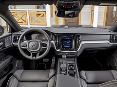 Volvo S60. Выпускается с 2018 года. Шесть базовых комплектаций. Цены от 2 480 000 до 3 250 000 руб.Двигатель 2.0, бензиновый. Привод передний и полный. КПП: автоматическая.