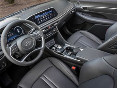 Hyundai Sonata. Выпускается с 2019 года. Десять базовых комплектаций. Цены от 2 769 000 до 3 419 000 руб.Двигатель от 2.0 до 2.5, бензиновый. Привод передний. КПП: автоматическая.