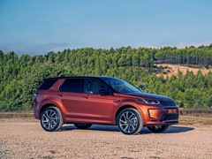 Land Rover Discovery Sport. Выпускается с 2019 года. Двадцать четыре базовые комплектации. Цены от 3 120 000 до 4 334 000 руб.Двигатель 2.0, бензиновый и дизельный. Привод полный. КПП: автоматическая.