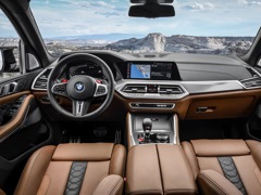 BMW X5 M. Выпускается с 2019 года. Две базовые комплектации. Цены от 13 820 000 до 15 120 000 руб.Двигатель 4.4, бензиновый. Привод полный. КПП: автоматическая.