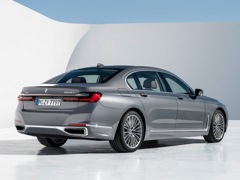 BMW 7 Series Sedan. Выпускается с 2015 года. Десять базовых комплектаций. Цены от 6 510 000 до 12 140 000 руб.Двигатель от 2.0 до 6.6, бензиновый и дизельный. Привод задний и полный. КПП: автоматическая.