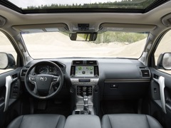 Toyota Land Cruiser Prado. Выпускается с 2020 года. Четырнадцать базовых комплектаций. Цены от 3 173 000 до 5 561 000 руб.Двигатель от 2.7 до 4.0, бензиновый и дизельный. Привод полный. КПП: механическая и автоматическая.