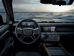Land Rover Defender 90. Выпускается с 2019 года. Семь базовых комплектаций. Цены от 5 124 000 до 7 794 000 руб.Двигатель от 2.0 до 3.0, дизельный и бензиновый. Привод полный. КПП: автоматическая.