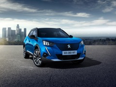 Peugeot 2008. Выпускается с 2019 года. Пять базовых комплектаций. Цены от 1 799 000 до 2 369 000 руб.Двигатель 1.2, бензиновый. Привод передний. КПП: механическая и автоматическая.