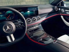 Mercedes-Benz E Coupe. Выпускается с 2020 года. Две базовые комплектации. Цены от 5 320 000 до 5 930 000 руб.Двигатель 2.0, бензиновый. Привод полный и задний. КПП: автоматическая.