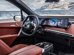 BMW iX. Выпускается с 2021 года. Одна базовая комплектация. Цена 8 500 000 руб.Привод полный. КПП: автоматическая.