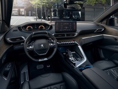 Peugeot 5008. Выпускается с 2020 года. Пять базовых комплектаций. Цены от 2 519 000 до 3 049 000 руб.Двигатель от 1.6 до 2.0, бензиновый и дизельный. Привод передний. КПП: автоматическая.