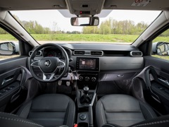 Renault Duster. Выпускается с 2021 года. Четырнадцать базовых комплектаций. Цены от 1 017 000 до 1 597 000 руб.Двигатель от 1.3 до 2.0, бензиновый и дизельный. Привод передний и полный. КПП: механическая и вариатор.