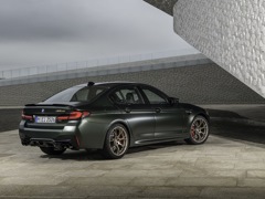 BMW M5. Выпускается с 2020 года. Три базовые комплектации. Цены от 9 600 000 до 14 200 000 руб.Двигатель 4.4, бензиновый. Привод полный. КПП: автоматическая.