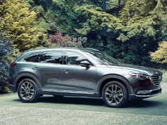 Mazda CX-9. Выпускается с 2020 года. Четыре базовые комплектации. Цены от 3 248 000 до 4 018 000 руб.Двигатель 2.5, бензиновый. Привод полный. КПП: автоматическая.