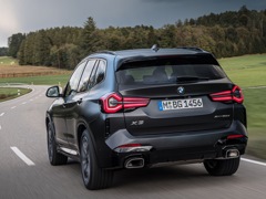 BMW X3. Выпускается с 2021 года. Пять базовых комплектаций. Цены от 5 320 000 до 7 300 000 руб.Двигатель от 2.0 до 3.0, бензиновый и дизельный. Привод полный. КПП: автоматическая.