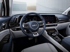 Kia Sportage. Выпускается с 2022 года. Четырнадцать базовых комплектаций. Цены от 2 849 900 до 4 039 900 руб.Двигатель от 2.0 до 2.5, бензиновый. Привод передний и полный. КПП: механическая и автоматическая.