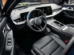 Haval F7. Выпускается с 2024 года. Пять базовых комплектаций. Цены от 2 849 000 до 3 649 000 руб.Двигатель от 1.5 до 2.0, бензиновый. Привод передний и полный. КПП: роботизированная.