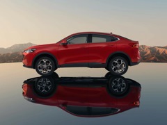 Haval F7x. Выпускается с 2022 года. Семь базовых комплектаций. Цены от 2 499 000 до 3 399 000 руб.Двигатель от 1.5 до 2.0, бензиновый. Привод передний и полный. КПП: роботизированная.