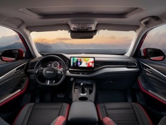 Haval F7x (2022). Выпускается с 2022 года. Семь базовых комплектаций. Цены от 2 499 000 до 3 399 000 руб.Двигатель от 1.5 до 2.0, бензиновый. Привод передний и полный. КПП: роботизированная.