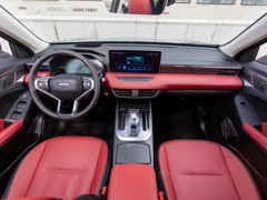 Haval Jolion. Выпускается с 2024 года. Шесть базовых комплектаций. Цены от 2 149 000 до 2 949 000 руб.Двигатель 1.5, бензиновый. Привод передний и полный. КПП: механическая и роботизированная.