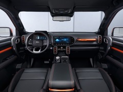 Haval Dargo X. Выпускается с 2022 года. Две базовые комплектации. Цены от 3 449 000 до 3 649 000 руб.Двигатель 2.0, бензиновый. Привод полный. КПП: роботизированная.