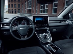 Haval M6. Выпускается с 2021 года. Две базовые комплектации. Цены от 2 279 000 до 2 399 000 руб.Двигатель 1.5, бензиновый. Привод передний. КПП: механическая и роботизированная.