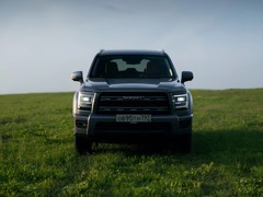 Haval H5. Выпускается с 2023 года. Пять базовых комплектаций. Цены от 3 899 000 до 4 449 000 руб.Двигатель 2.0, бензиновый и дизельный. Привод полный. КПП: автоматическая.