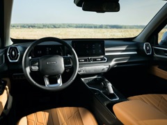 Haval H5. Выпускается с 2023 года. Пять базовых комплектаций. Цены от 3 899 000 до 4 449 000 руб.Двигатель 2.0, бензиновый и дизельный. Привод полный. КПП: автоматическая.