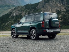 Haval H9. Выпускается с 2024 года. Четыре базовые комплектации. Цены от 4 599 000 до 5 499 000 руб.Двигатель от 2.0 до 2.4, бензиновый и дизельный. Привод полный. КПП: автоматическая.